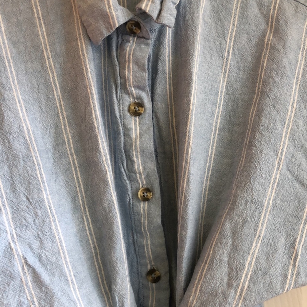 Women’s Forever 21 button down blouse - Picture 2 of 4